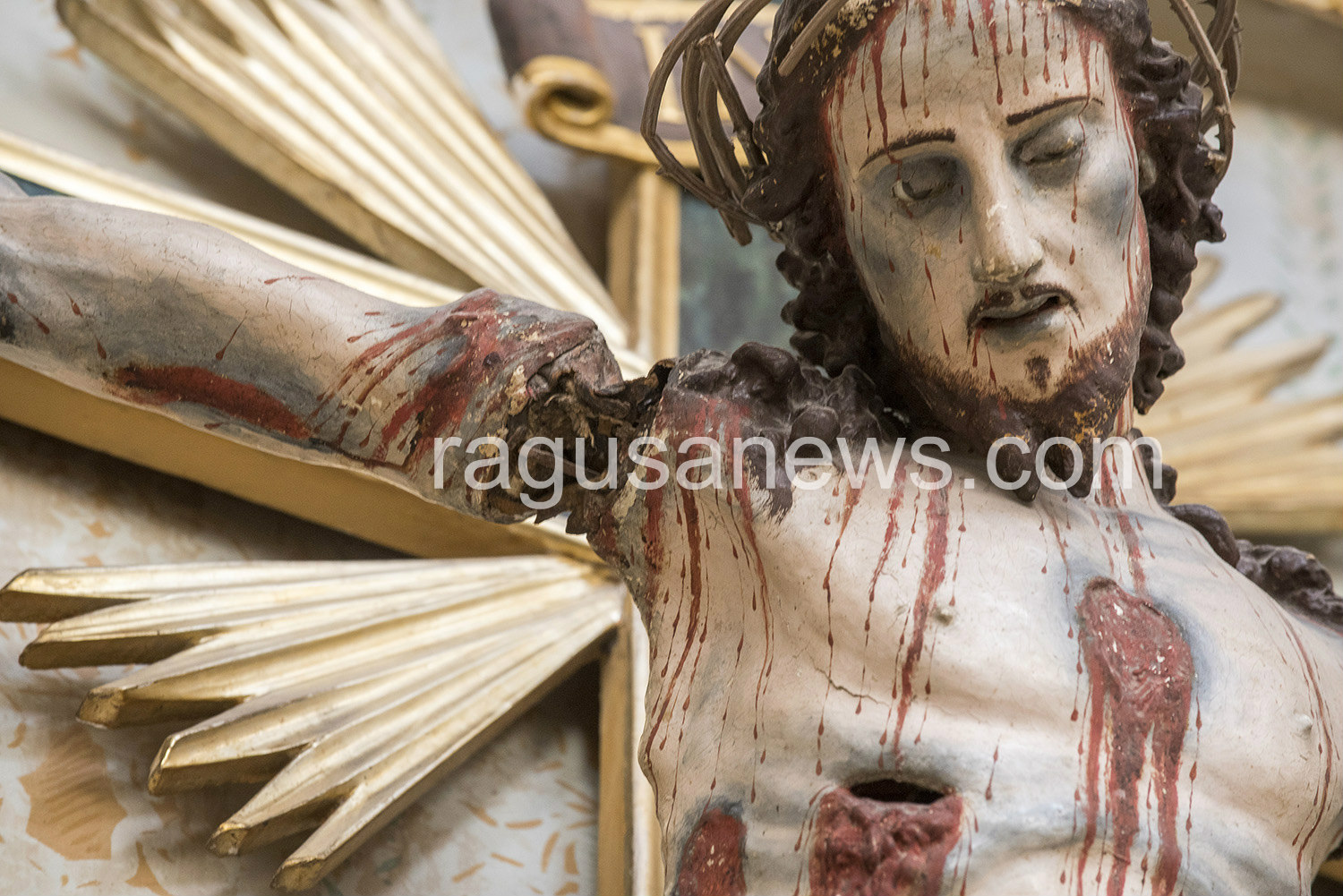 Scicli, iniziato il restauro del crocifisso di San Michele - RagusaNews