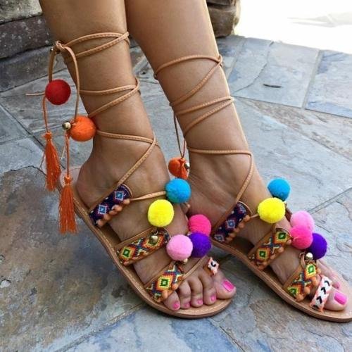 Sandali con on sale pon pon 2018