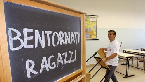 https://www.ragusanews.com//immagini_articoli/12-01-2022/la-sicilia-torna-a-scuola-con-ffp2-gel-tamponi-e-tanta-angoscia-280.jpg