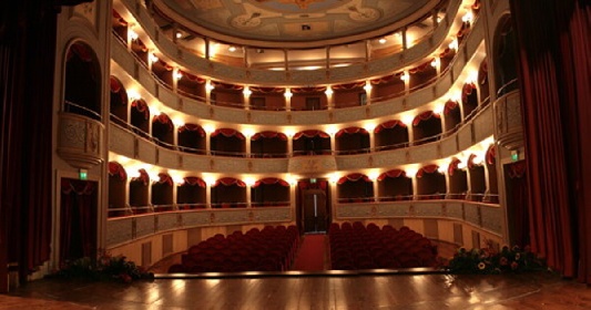 https://www.ragusanews.com//immagini_articoli/12-05-2022/il-signore-degli-anelli-in-musica-in-teatro-a-modica-280.jpg