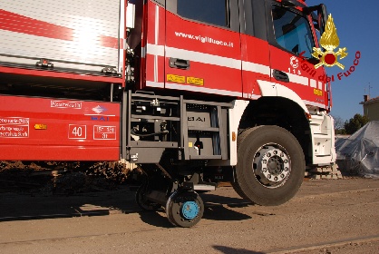 https://www.ragusanews.com//immagini_articoli/13-12-2021/1639391952-la-locomotiva-ibrida-dei-pompieri-siciliani-foto-video-1-280.jpg