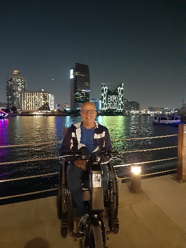 https://www.ragusanews.com//immagini_articoli/18-12-2021/dubai-in-wheelchair-nell-esperienza-di-iganzio-drago-500.jpg