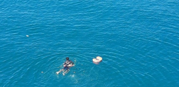 https://www.ragusanews.com//immagini_articoli/20-05-2022/augusta-migranti-si-lanciano-in-acqua-dalla-nave-ong-280.jpg