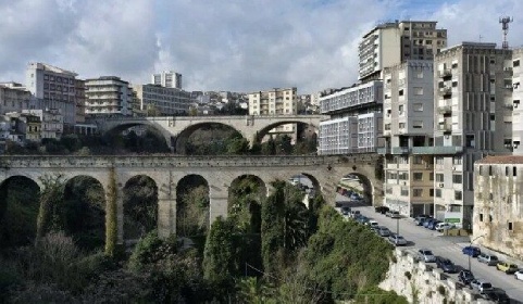 https://www.ragusanews.com//immagini_articoli/21-05-2022/santacrocese-si-toglie-la-vita-lanciandosi-dal-ponte-san-vito-a-ragusa-280.jpg