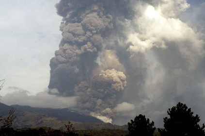 https://www.ragusanews.com//immagini_articoli/23-10-2021/etna-eruzione-spettacolare-foto-video-280.jpg