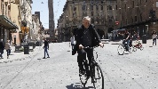 https://www.ragusanews.com//immagini_articoli/24-05-2022/matteo-zuppi-cardinale-in-bicicletta-nuovo-presidente-della-cei-100.jpg