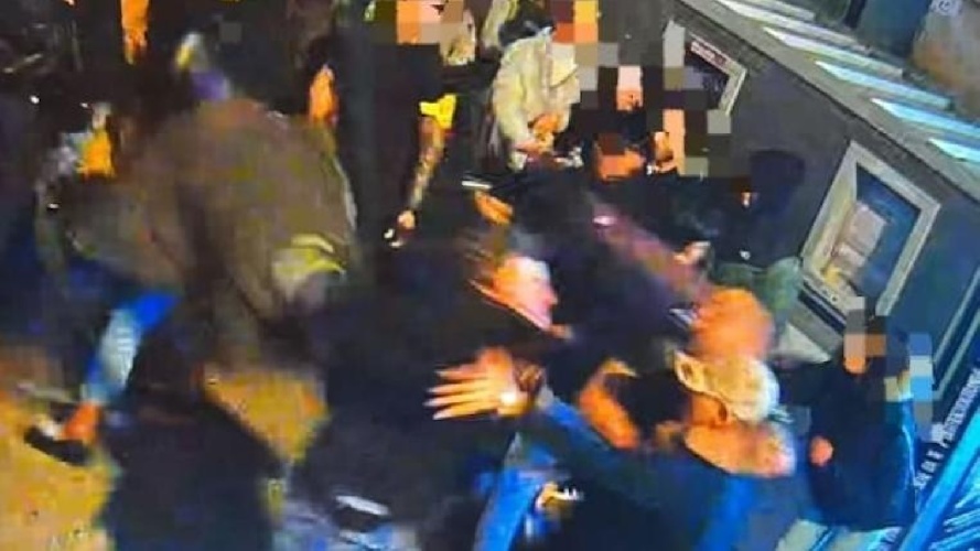 https://www.ragusanews.com/immagini_articoli/01-01-2025/rissa-a-rosolini-all-uscita-di-un-locale-la-notte-di-capodanno-500.jpg