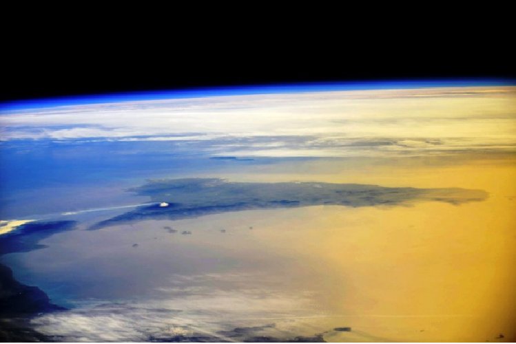 https://www.ragusanews.com/immagini_articoli/01-03-2021/1614588147-la-sicilia-dallo-spazio-video-dell-astronauta-russo-innamorato-dell-isola-3-500.jpg