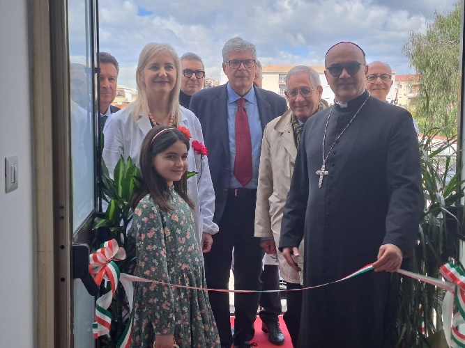 https://www.ragusanews.com/immagini_articoli/01-03-2024/inaugurati-locali-nuovo-laboratorio-analisi-dell-ospedale-vittoria-500.jpg
