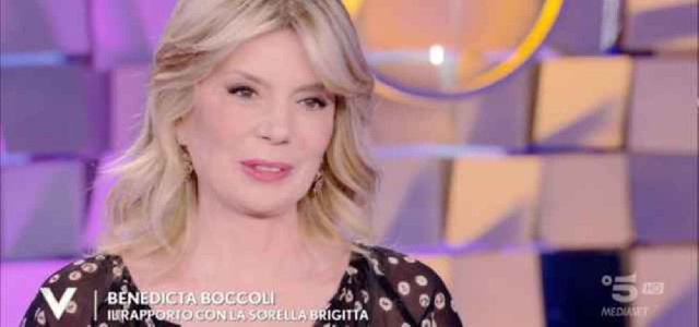 https://www.ragusanews.com/immagini_articoli/01-05-2023/benedicta-boccoli-la-mia-cagnolina-ha-scoperto-il-mio-tumore-300.jpg