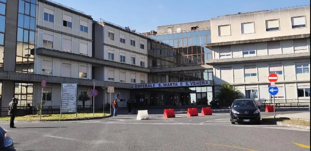 https://www.ragusanews.com/immagini_articoli/01-05-2025/bambino-ha-un-malore-e-muore-per-arresto-cardiaco-dopo-la-corsa-disperata-in-ospedale-300.jpg