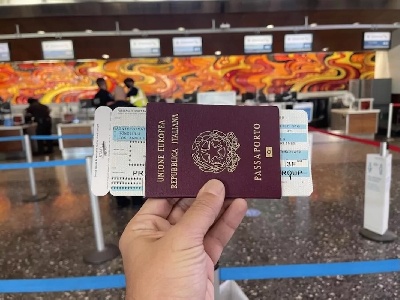 https://www.ragusanews.com/immagini_articoli/01-05-2025/catania-arrestato-un-40enne-col-passaporto-falso-in-aeroporto-300.jpg