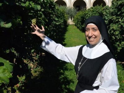 https://www.ragusanews.com/immagini_articoli/01-05-2025/suore-di-clausura-fuggono-dalla-nuova-badessa-lasciano-il-convento-e-vanno-dai-carabinieri-300.jpg