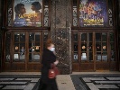 https://www.ragusanews.com/immagini_articoli/01-06-2023/chiude-lo-storico-cinema-odeon-a-milano-diventa-un-centro-commerciale-100.jpg