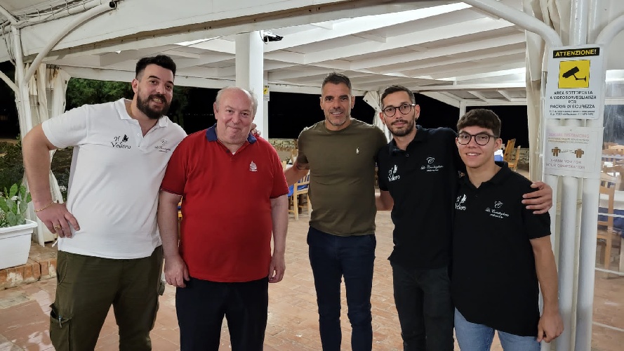https://www.ragusanews.com/immagini_articoli/01-07-2022/marzamemi-e-il-calcio-c-e-l-ex-della-roma-simone-perrotta-500.jpg