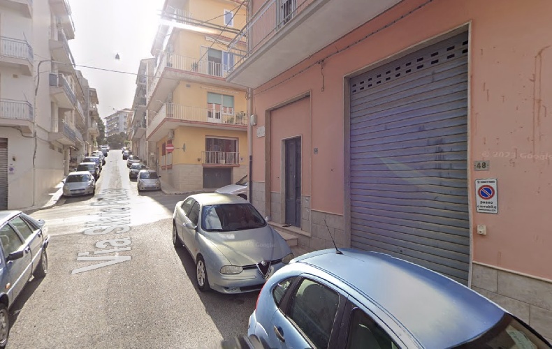 https://www.ragusanews.com/immagini_articoli/01-07-2024/l-invasione-di-blatte-in-via-pellico-a-ragusa-500.jpg