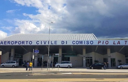 https://www.ragusanews.com/immagini_articoli/01-08-2022/vacanze-dietrofront-degli-italiani-c-e-il-covid-e-l-inflazione-280.jpg
