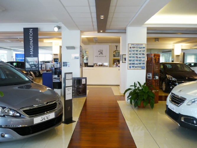 https://www.ragusanews.com/immagini_articoli/01-10-2021/peugeot-citroen-cappello-il-4-ottobre-siamo-aperti-500.jpg