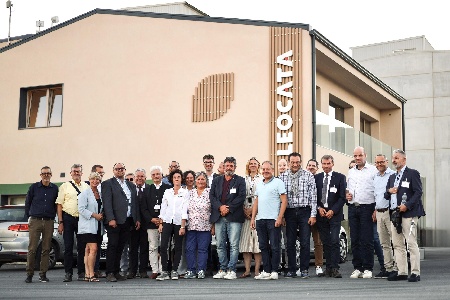 https://www.ragusanews.com/immagini_articoli/01-10-2024/1727778462-parlamentari-tedeschi-in-visita-al-gruppo-leocata-1-300.jpg