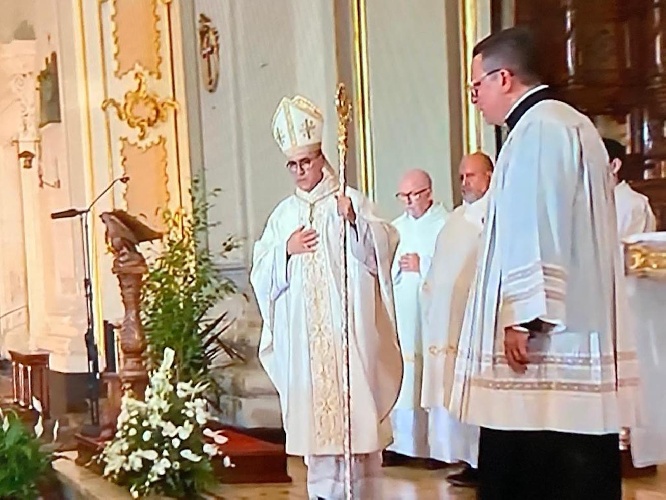https://www.ragusanews.com/immagini_articoli/01-11-2023/stamani-su-rai-uno-dalla-cattedrale-di-ragusa-la-santa-messa-500.jpg