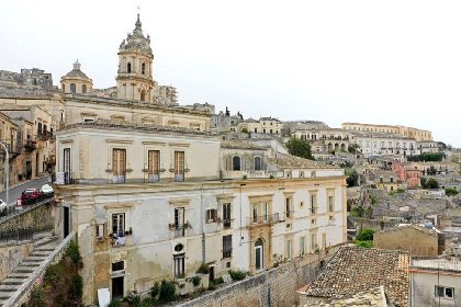 https://www.ragusanews.com/immagini_articoli/02-03-2021/immobili-all-asta-si-vendono-pure-i-conventi-in-sicilia-250-foto-280.jpg