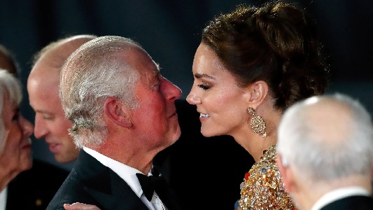 https://www.ragusanews.com/immagini_articoli/02-05-2024/kate-middleton-operata-da-equipe-del-gemelli-carlo-dolori-alle-ossa-300.jpg