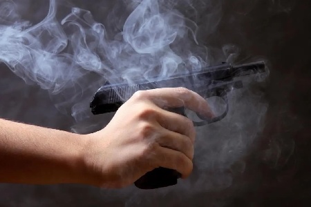 https://www.ragusanews.com/immagini_articoli/02-05-2025/si-spara-al-quartiere-forcone-a-vittoria-colpi-di-pistola-in-aria-300.jpg