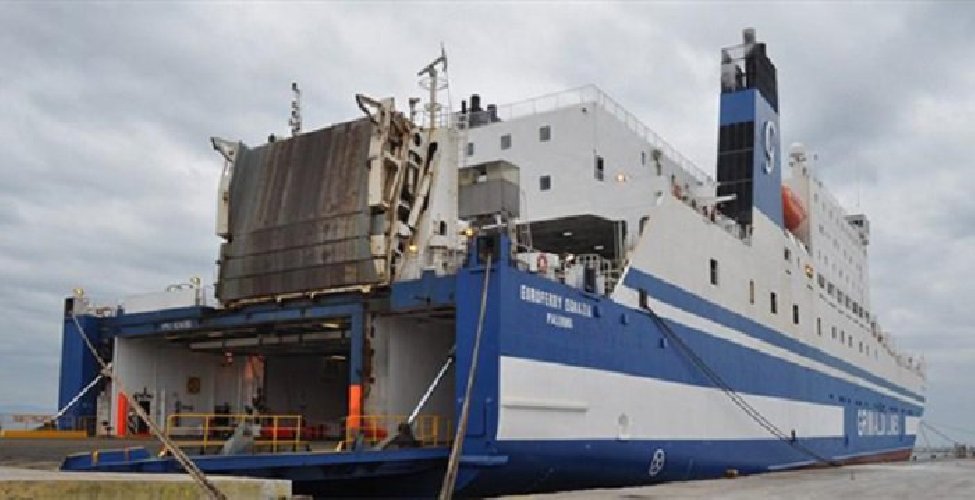 https://www.ragusanews.com/immagini_articoli/02-07-2019/la-nave-salerno-catania-ferma-in-mare-con-250-passeggeri-500.jpg