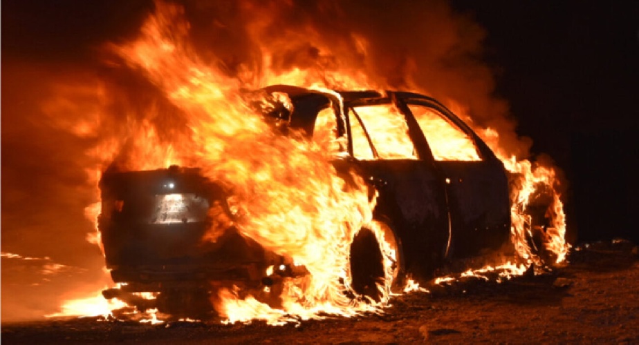 https://www.ragusanews.com/immagini_articoli/02-07-2022/auto-in-fiamme-in-via-bovio-a-scicli-500.jpg