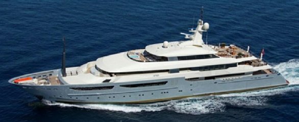https://www.ragusanews.com/immagini_articoli/02-08-2018/1533166664-yacht-azteca-lambisce-marina-ragusa-sognare-1-240.jpg
