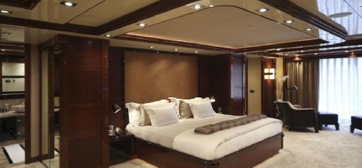 https://www.ragusanews.com/immagini_articoli/02-08-2018/1533166708-yacht-azteca-lambisce-marina-ragusa-sognare-1-240.jpg