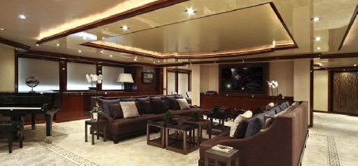 https://www.ragusanews.com/immagini_articoli/02-08-2018/1533166708-yacht-azteca-lambisce-marina-ragusa-sognare-2-240.jpg