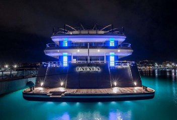 https://www.ragusanews.com/immagini_articoli/02-08-2018/1533240898-yacht-arrivato-katara-2-240.jpg