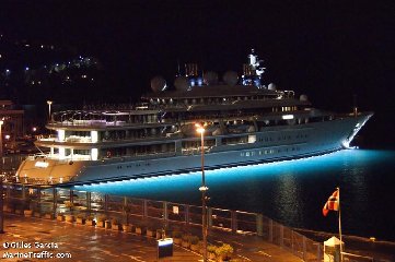 https://www.ragusanews.com/immagini_articoli/02-08-2018/1533240898-yacht-arrivato-katara-3-240.jpg