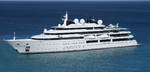 https://www.ragusanews.com/immagini_articoli/02-08-2018/yacht-arrivato-katara-240.jpg