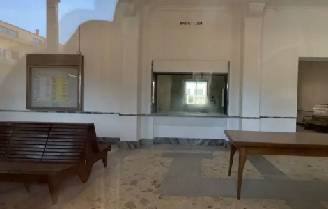 https://www.ragusanews.com/immagini_articoli/02-08-2022/ragusa-pochi-treni-ma-lenti-non-c-e-anima-viva-manco-in-biglietteria-300.jpg