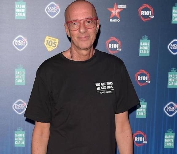 https://www.ragusanews.com/immagini_articoli/02-08-2024/e-morto-massimo-cotto-giornalista-e-voce-radio-500.jpg