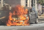 https://www.ragusanews.com/immagini_articoli/02-12-2023/auto-in-fiamme-in-centro-a-catania-automobilista-estratto-dalle-lamiere-100.jpg