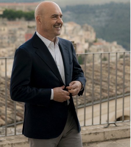 https://www.ragusanews.com/immagini_articoli/03-03-2021/1614772958-l-ultimo-montalbano-8-500.jpg