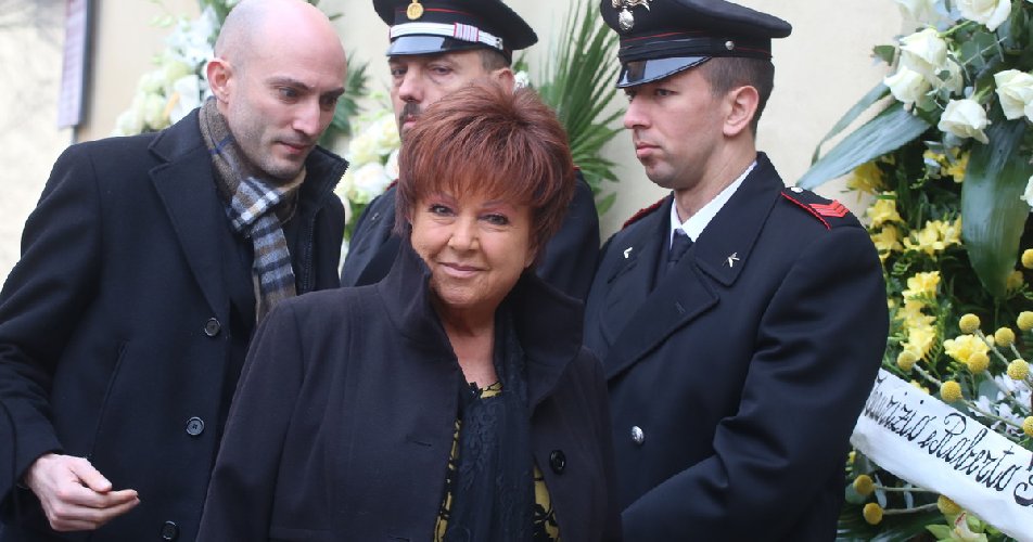 https://www.ragusanews.com/immagini_articoli/03-03-2021/sanremo-orietta-berti-viola-coprifuoco-inseguita-da-3-auto-della-polizia-500.jpg