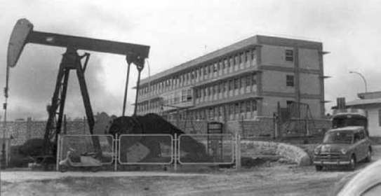 https://www.ragusanews.com/immagini_articoli/03-03-2022/ragusa-c-era-una-volta-il-petrolio-il-sogno-texano-ora-e-di-sole-e-vento-280.jpg
