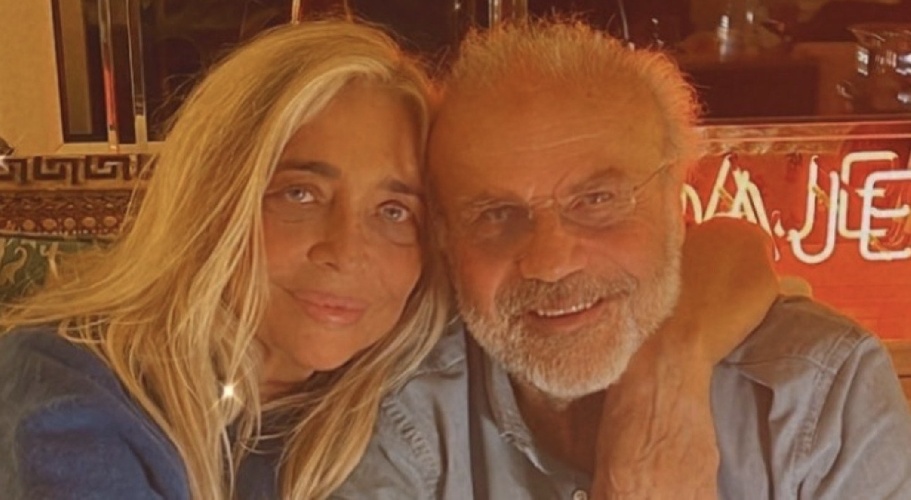 https://www.ragusanews.com/immagini_articoli/03-04-2023/jerry-cala-e-mara-venier-mi-ha-tradita-il-giorno-del-nostro-matrimonio-500.jpg