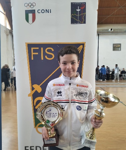 https://www.ragusanews.com/immagini_articoli/03-04-2025/1743682309-ai-campionati-siciliani-di-scherma-under-14-buon-bottino-per-conad-scherma-modica-3-500.jpg