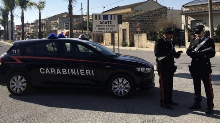 https://www.ragusanews.com/immagini_articoli/03-04-2025/cerco-di-uccidere-un-uomo-con-un-ascia-arrestato-un-romeno-500.jpg