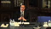 https://www.ragusanews.com/immagini_articoli/03-05-2025/lingua-e-storia-il-prof-marco-mancini-a-ragusa-per-i-25-anni-dell-insegnamento-di-lingue-100.jpg