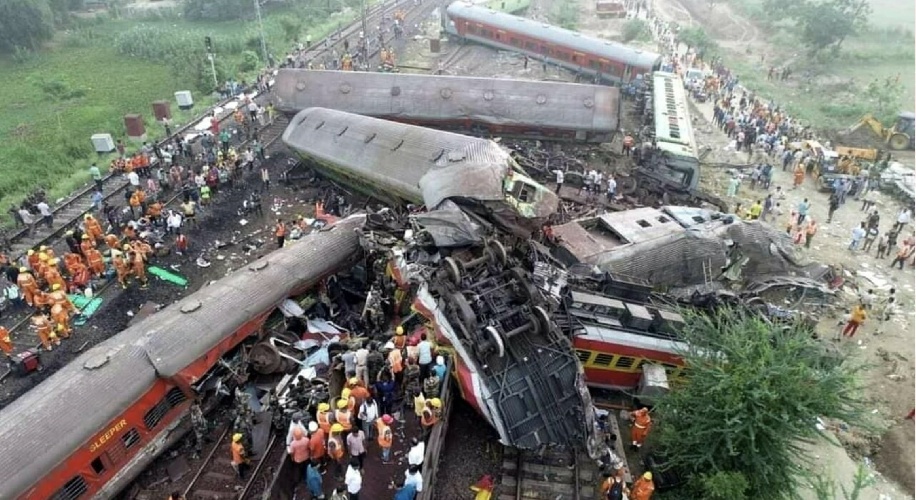 https://www.ragusanews.com/immagini_articoli/03-06-2023/india-schianto-fra-due-treni-288-morti-e-900-feriti-500.jpg