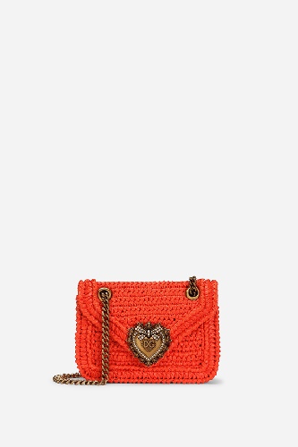 https://www.ragusanews.com/immagini_articoli/03-07-2021/1625325946-un-estate-2021-in-crochet-impazza-il-trend-borse-uncinetto-7-500.jpg