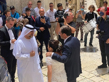 https://www.ragusanews.com/immagini_articoli/03-07-2021/un-importante-manager-arabo-a-un-matrimonio-celebrato-a-scicli-280.jpg