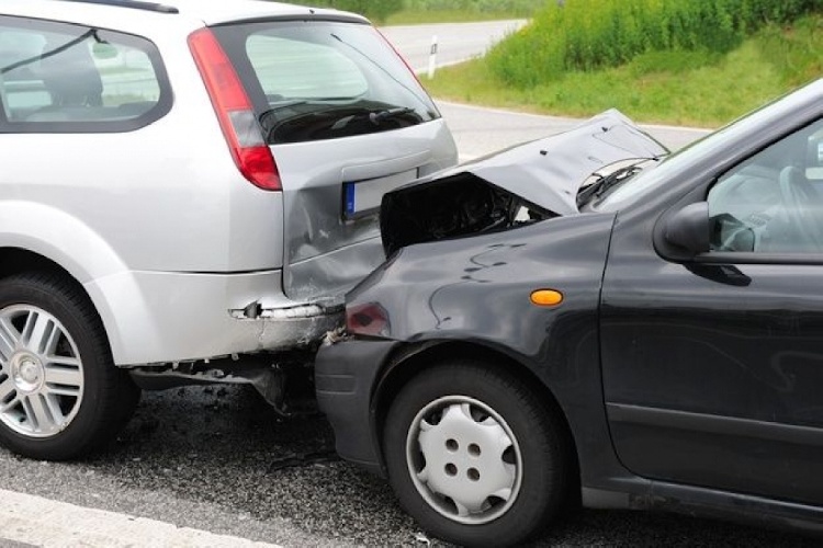 https://www.ragusanews.com/immagini_articoli/03-09-2023/incidente-sacerdote-tampona-militare-500.jpg