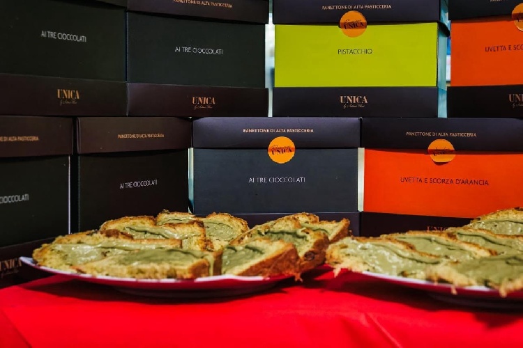 https://www.ragusanews.com/immagini_articoli/03-12-2023/1701640029-nasce-unica-il-panettone-del-maestro-antonio-pitino-1-500.jpg